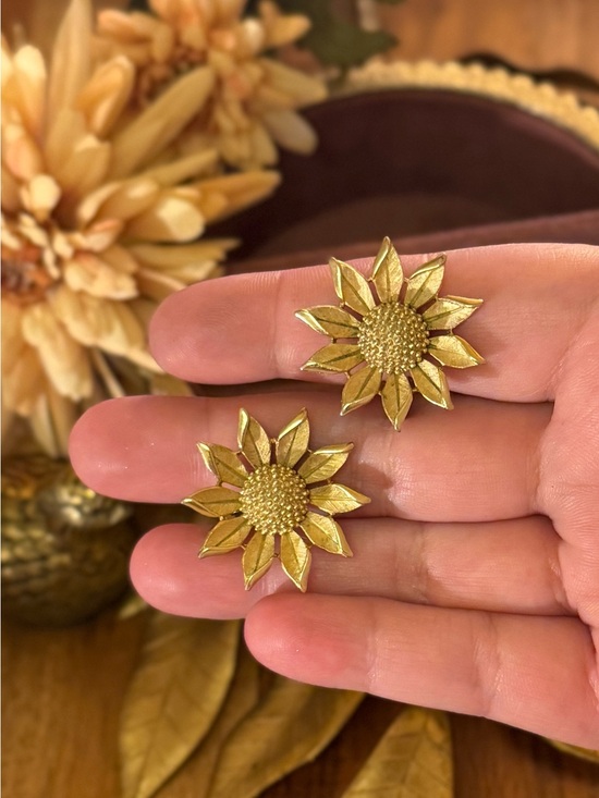 Vintage Jewelry - Gold Sunflower Vintage Earrings